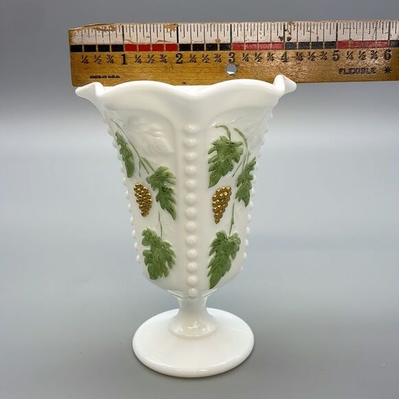 Westmorland Vintage Milk Glass Beaded Crimp Edge Grapevine Vase 1950s - Picture 10 of 11